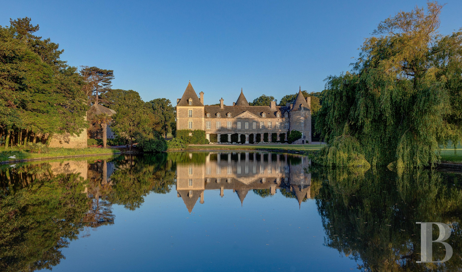 Dans le Cotentin, entre Saint-Pierre-Église et Barfleur, le château du célèbre penseur Alexis de Tocqueville - photo  n°1